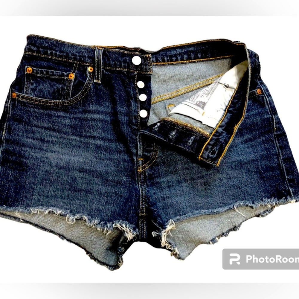 NWOT Women’s Levi’s 501 cutoff shorts. Size 4.